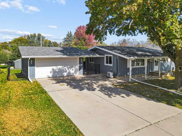 524 W 10th St, Kaukauna, WI 54130