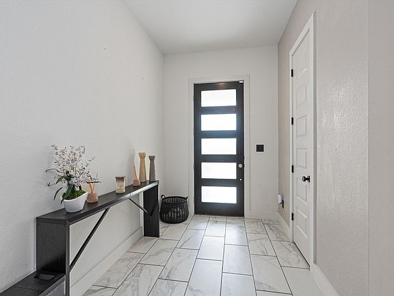 4th image of 408 Northcrest Dr