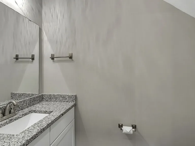 8 Tolar Rd — Photo 28