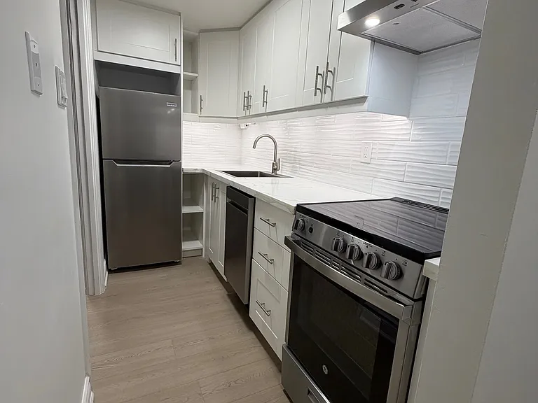 711 Bay St #1318 — Photo 8