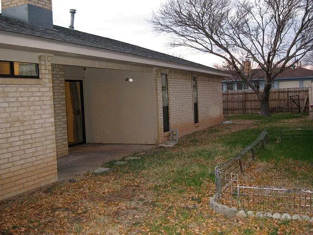 Patio, fenced yard