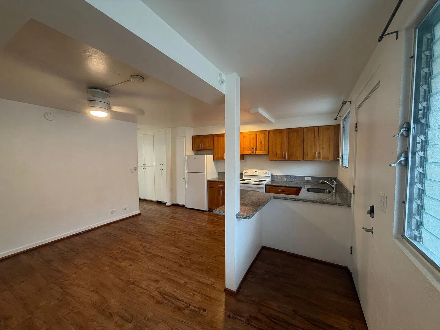1226-1232 Young — Photo 2