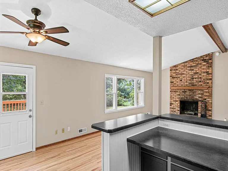 3225 Lanewood Ln N — Photo 3