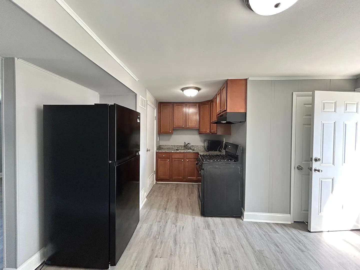 Dundalk - 3 bedrooms and 1 baths Available! — Photo 2