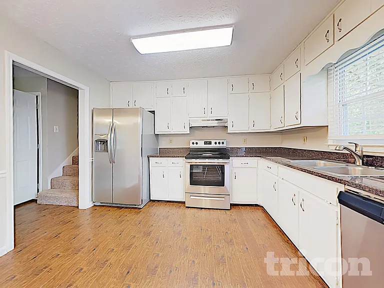 190 Canterbury Ln — Photo 5