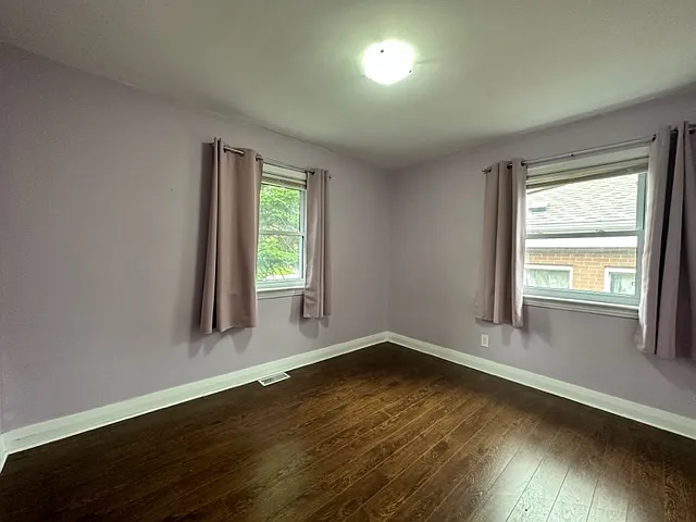 320 Brock St — Photo 8