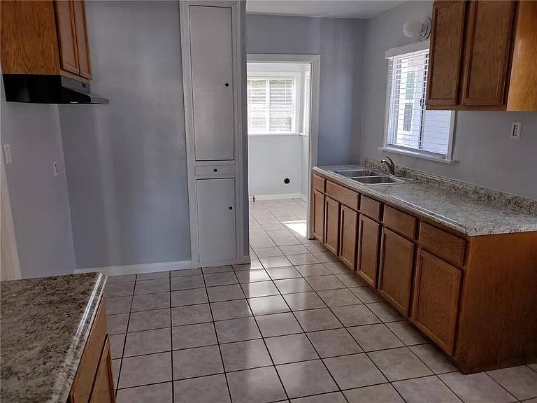 1629 Cota Ave — Photo 9