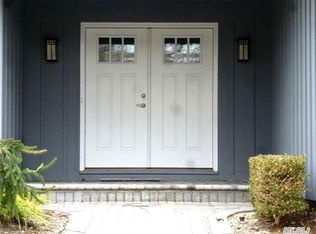 22 Wyandanch Blvd, Smithtown, NY 11787