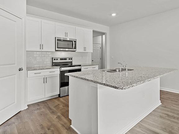 5th image of 425 Haven Hill Rd