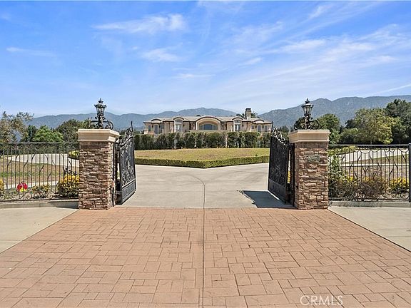 3rd image of 1433 Royal Oaks Dr