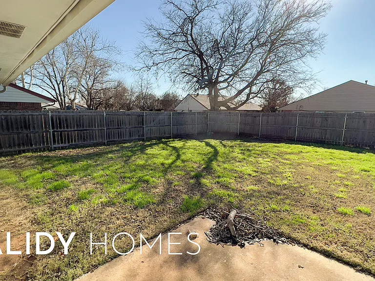 808 SE 13th St — Photo 28