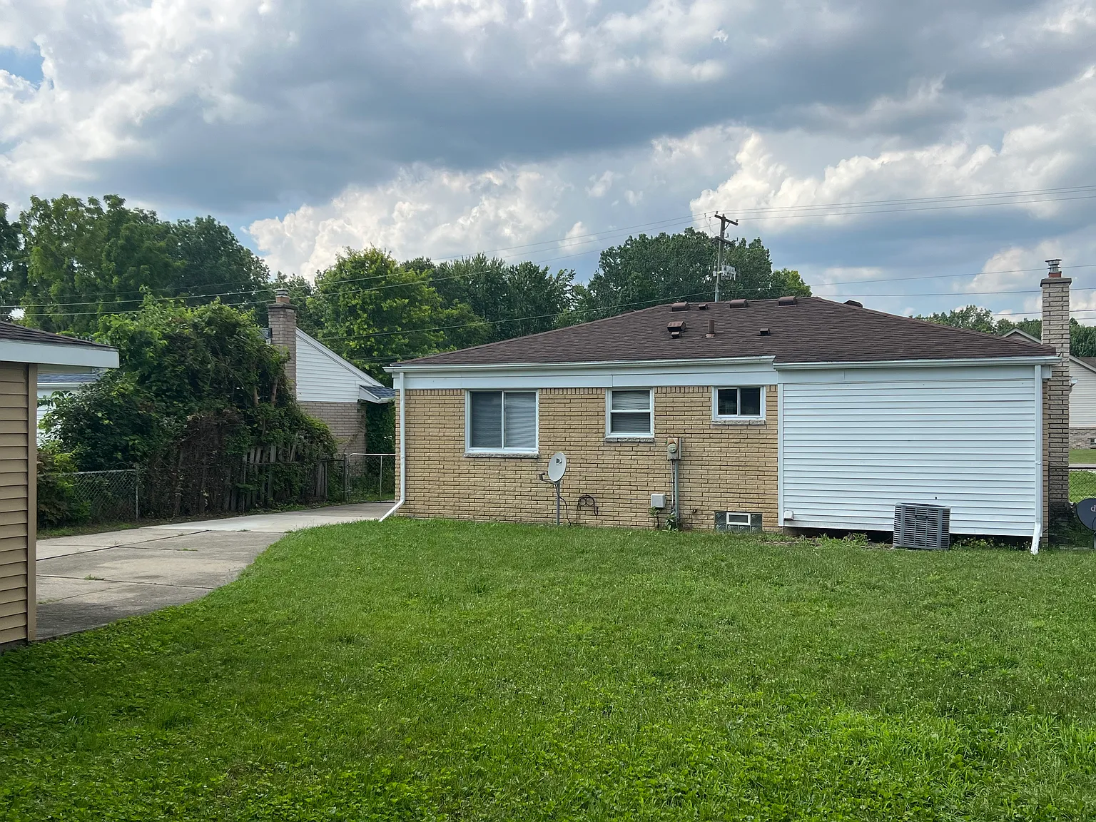 25563 Baker Street — Photo 3