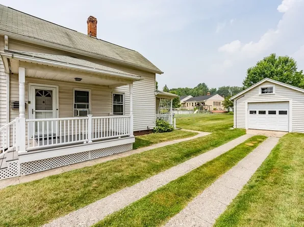 29 Emmet St, Chicopee, MA 01020