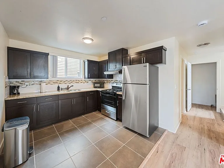 5912 S Flower St — Photo 12