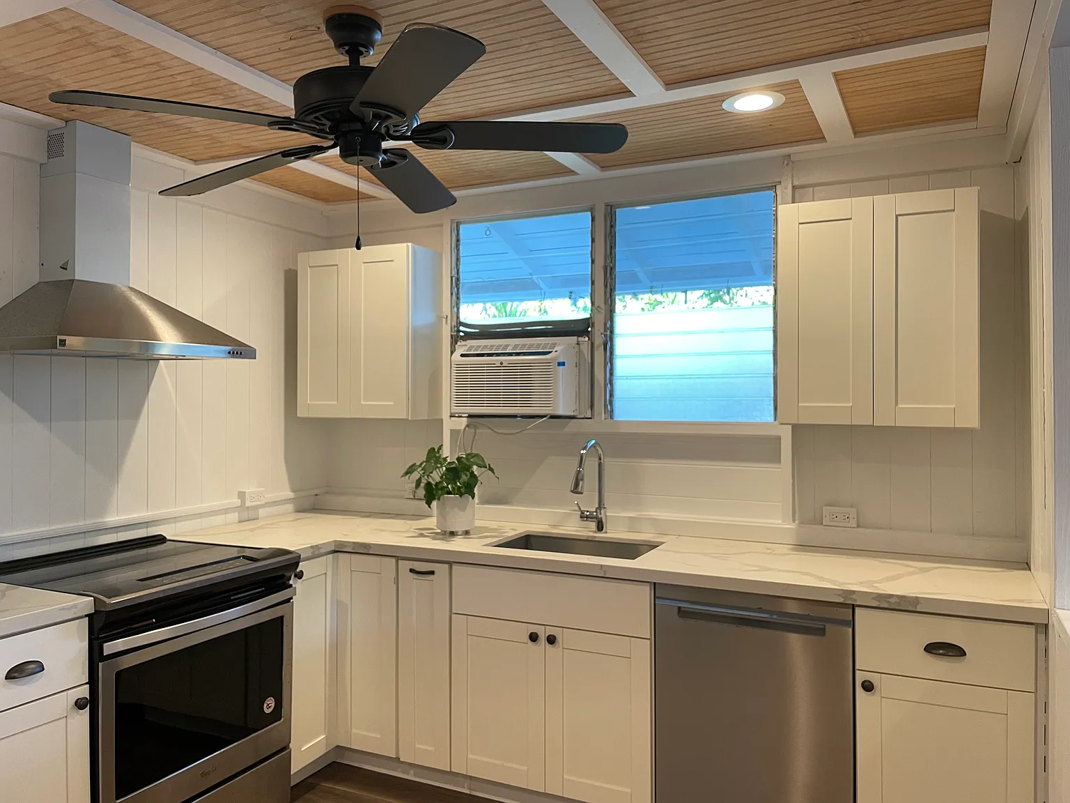 Studio, 825 sqft, $2,400 — Photo 3