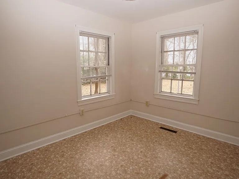 14 Tallman St — Photo 17