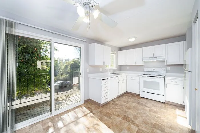 8332 SW 21st Ave #9 — Photo 1
