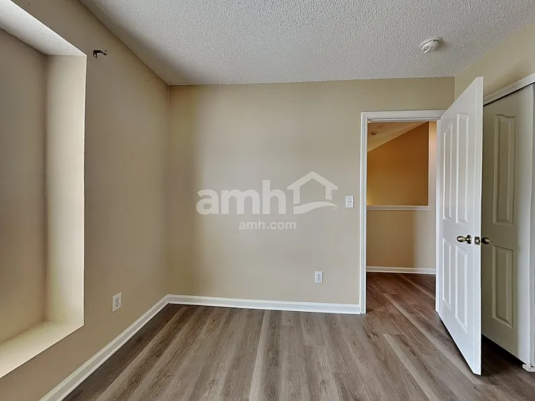 1053 Kings Mountain Ln — Photo 15