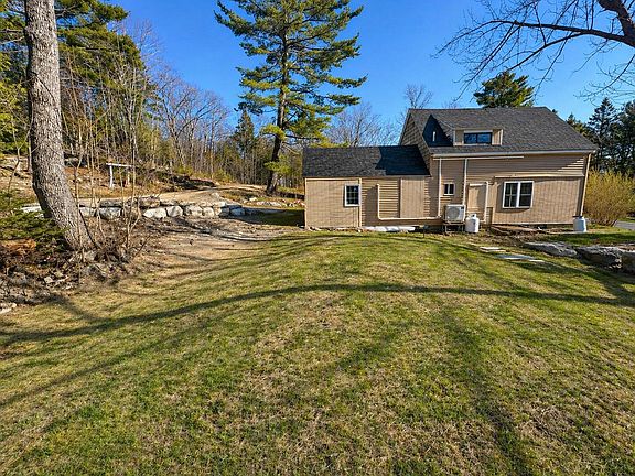 2nd image of 1739 River Road