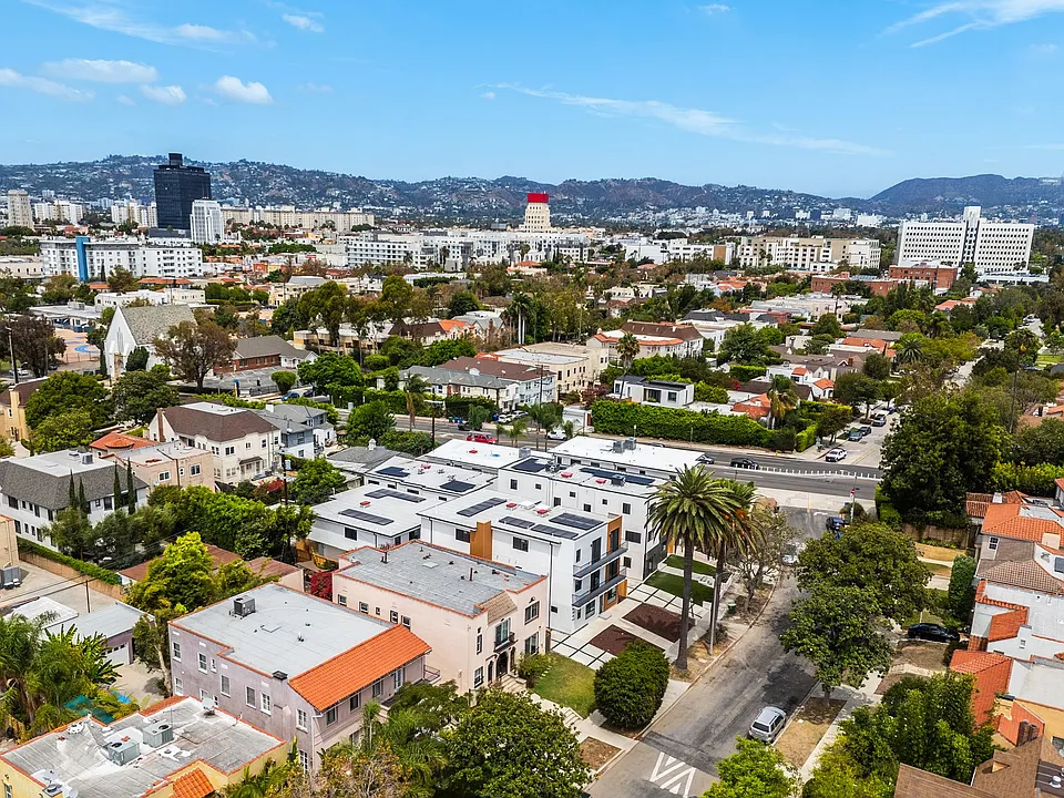 Gorgeous New Townhomes In Prime Location