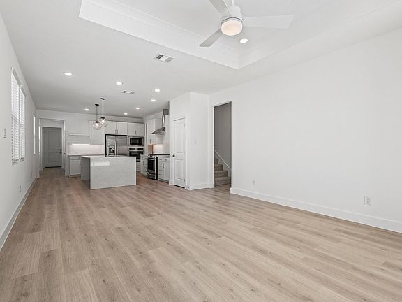 4th image of 3504 Cloverleaf Ln