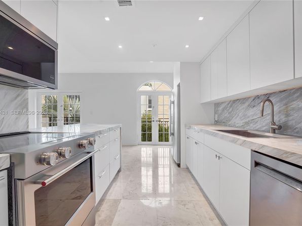 730 3rd St APT 204