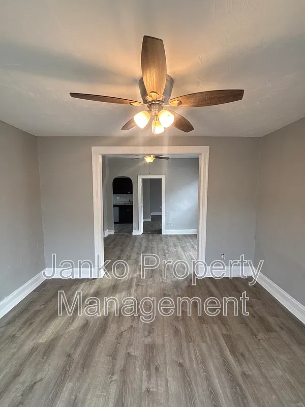 2 bed, 1.0 bath, $1,400 — Photo 3