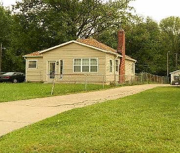 2nd image of 3127 E 38th St