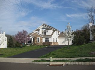 208 Creekside Dr, New Hope, PA 18938