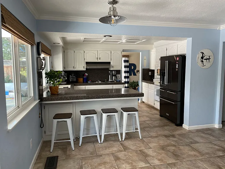 224 Stonegate Dr — Photo 16
