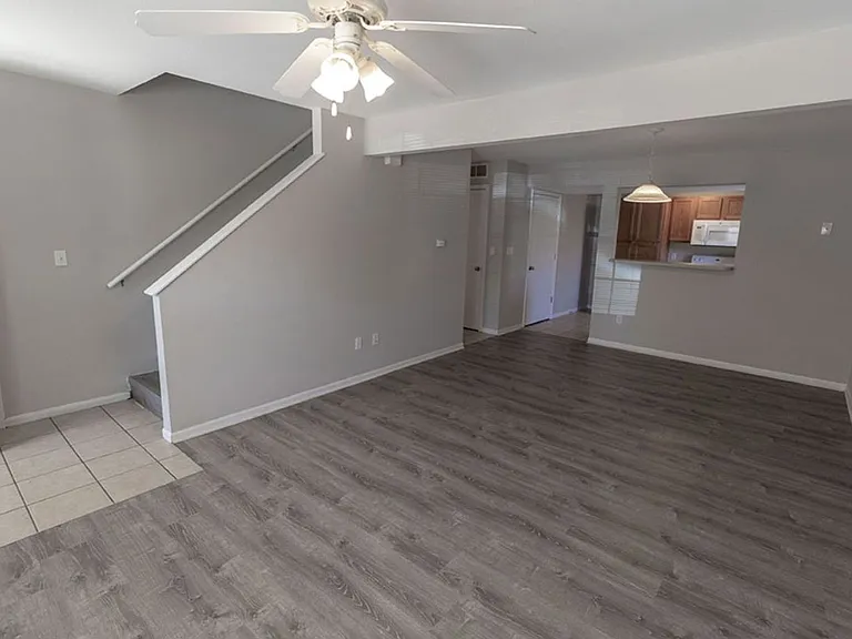 1419 Bodie Dr — Photo 2