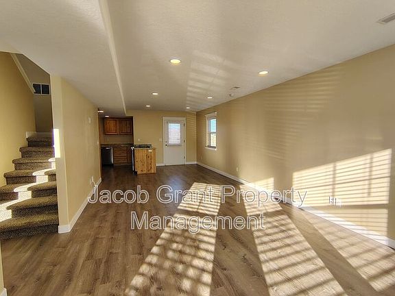 3rd image of 367 La Montagna Strada