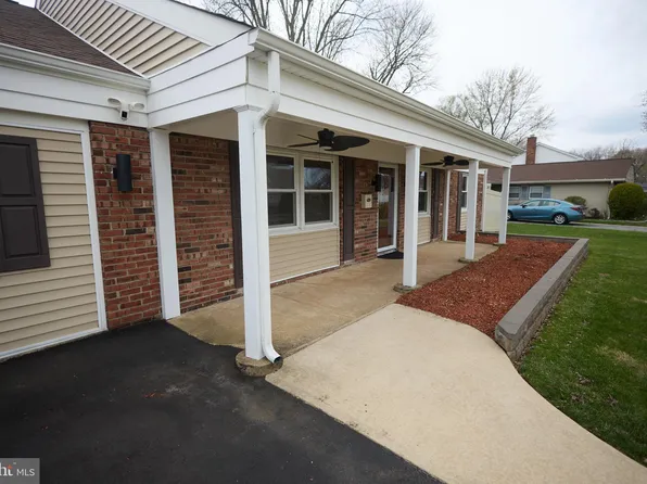 22 Ginger Ln, Willingboro, NJ 08046