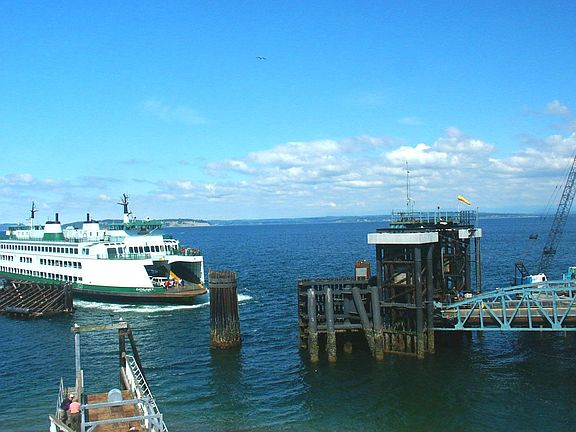 Mukilteo - Clinton Ferry docking in "Old Town"