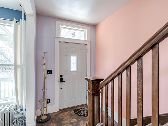 3rd image of 310 1st St NE