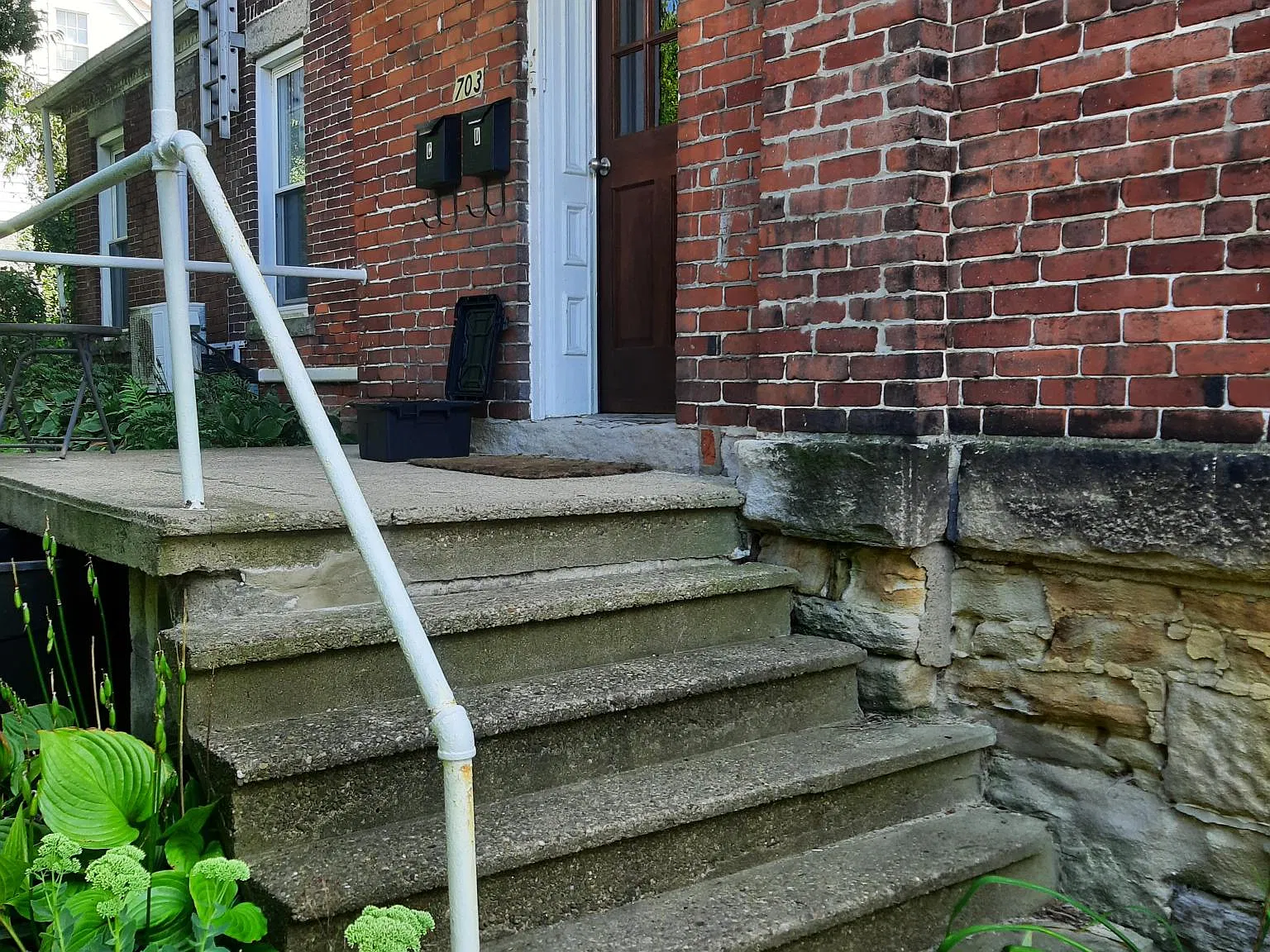 2 bed, $700 — Photo 1