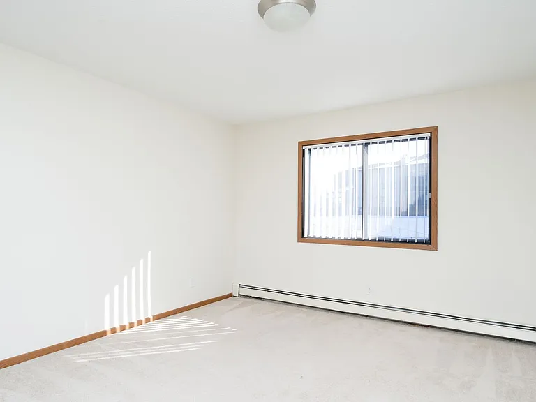 Hummingbird Cove Apartments — Photo 13