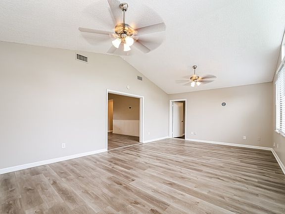 5th image of 8410 Spicewood Dr