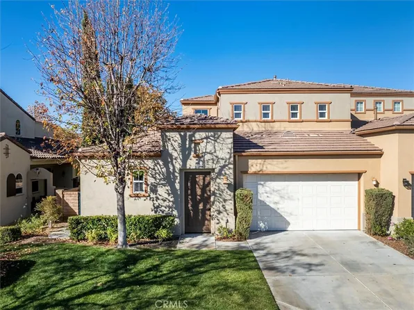 28037 River Trail Ln, Santa Clarita, CA 91354