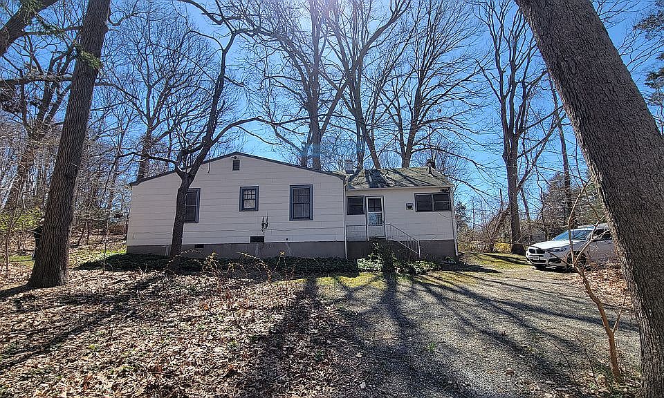 1st image of 31 Cedar Dr