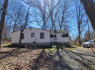 31 Cedar Dr, Stony brook, NY 11790