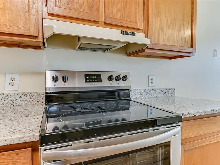 407 Folkstone Cir — Photo 18