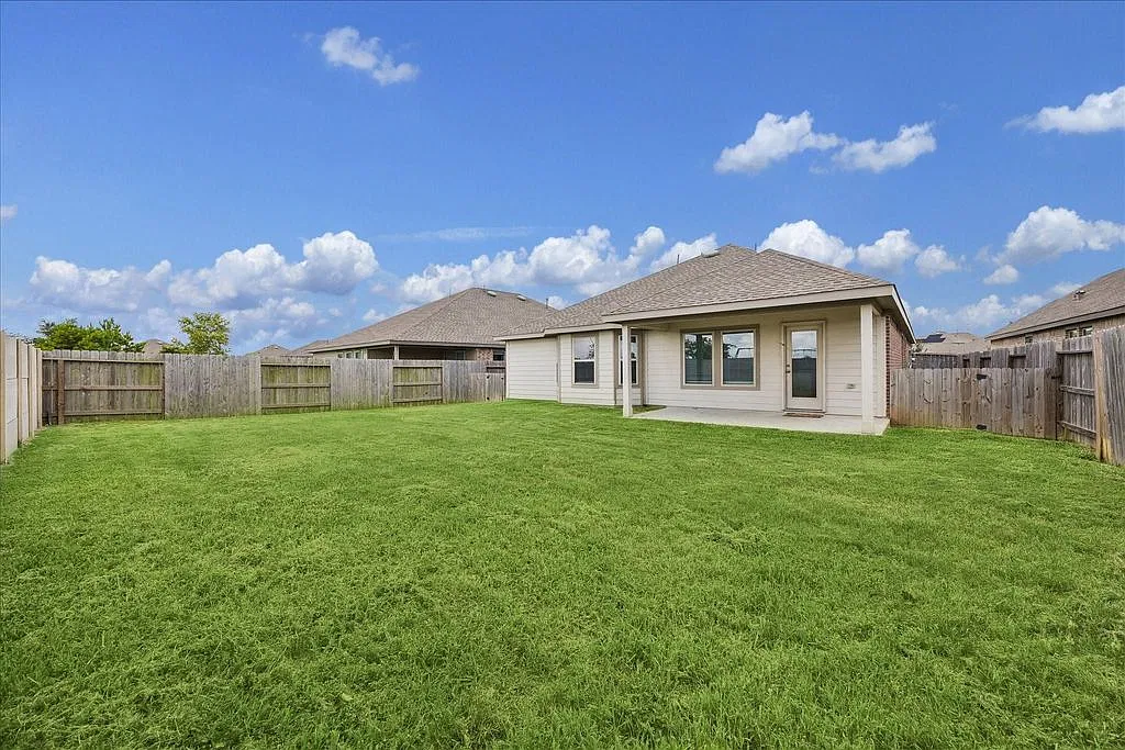 4 bed, 1961 sqft, $3,000 — Photo 2