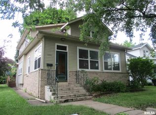 1306 N 3rd St, Clinton, IA 52732