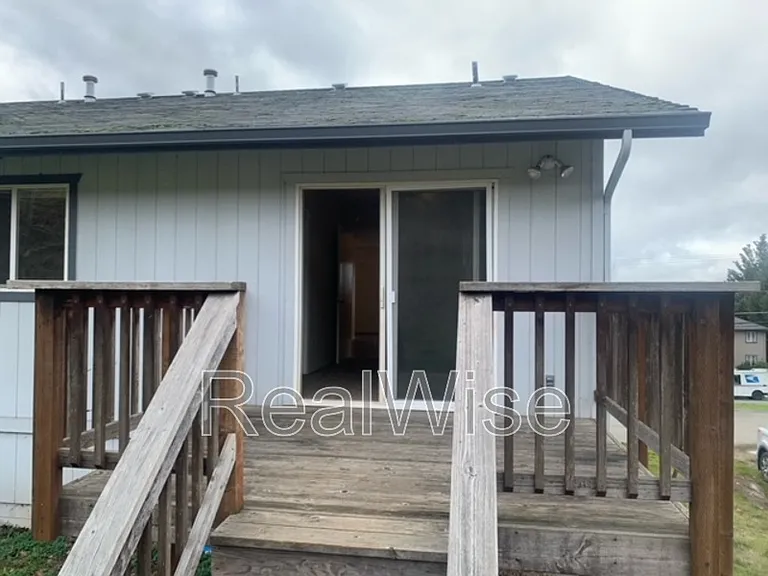 1820 NE Foothill Blvd #B — Photo 3