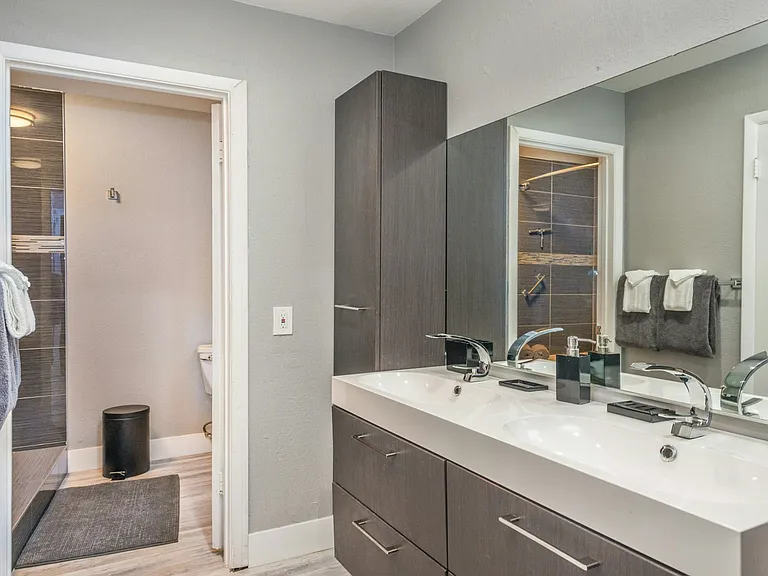 3954 Keystone Ct — Photo 11