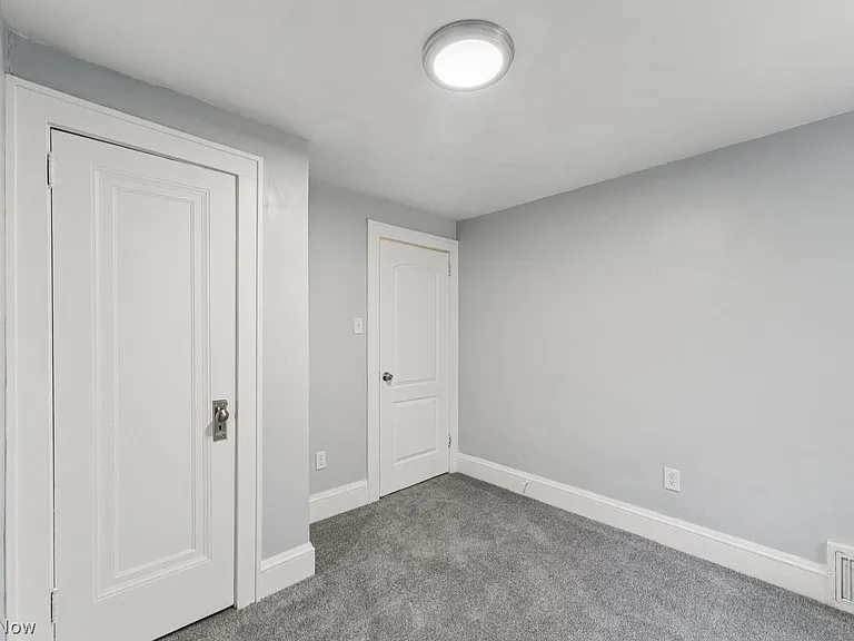 1387 Dietz Ave — Photo 20