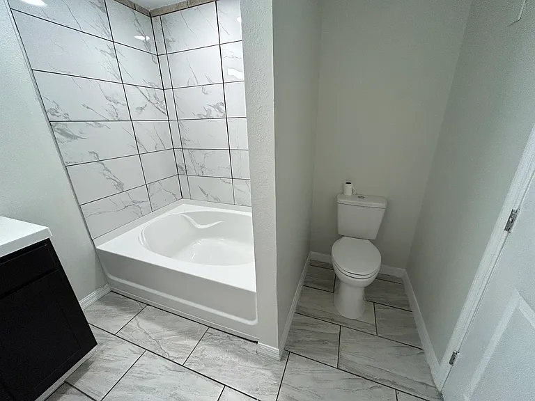 8004 N Alaska St #1 — Photo 10