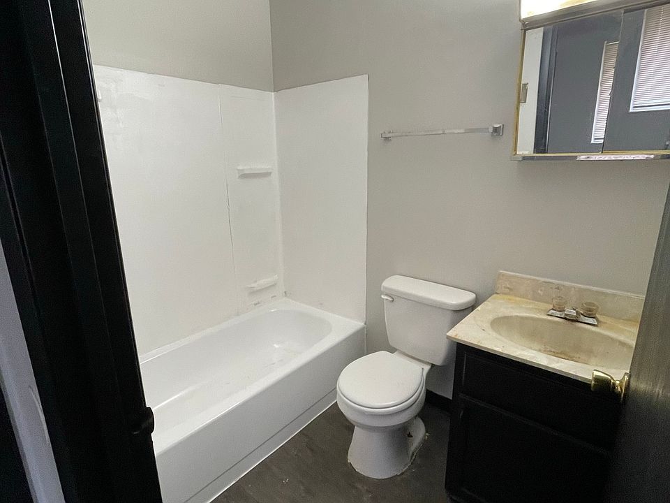 2nd image of 2985 E Wilbraham Rd #11000983