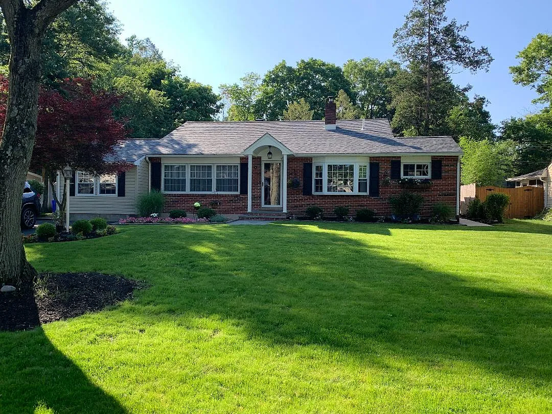 74 Manor Ln S photo 1
